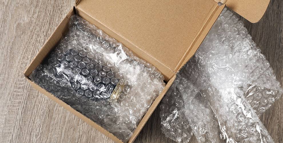 Plástico de burbujas: cómo usarlo para embalar tus envíos