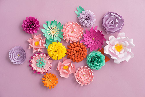 Cómo envolver un regalo de forma creativa: flores de papel