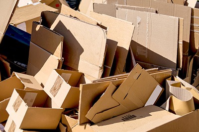 Embalajes de cartón listos para reciclar en la economía circular