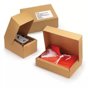 Caja de cartón para guardar prendas de ropa
